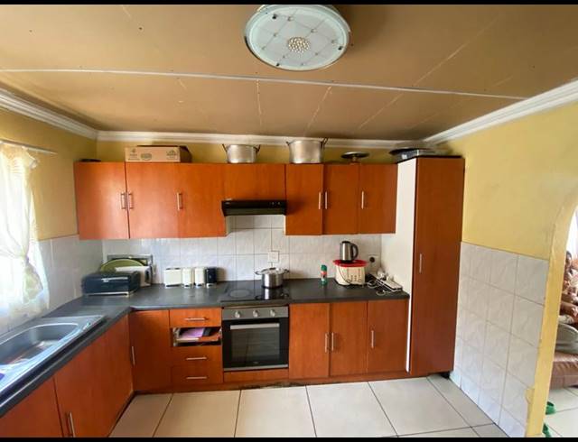 4 BEDROOM HOUSE FOR SALE IN ZAKARIYYA PARK